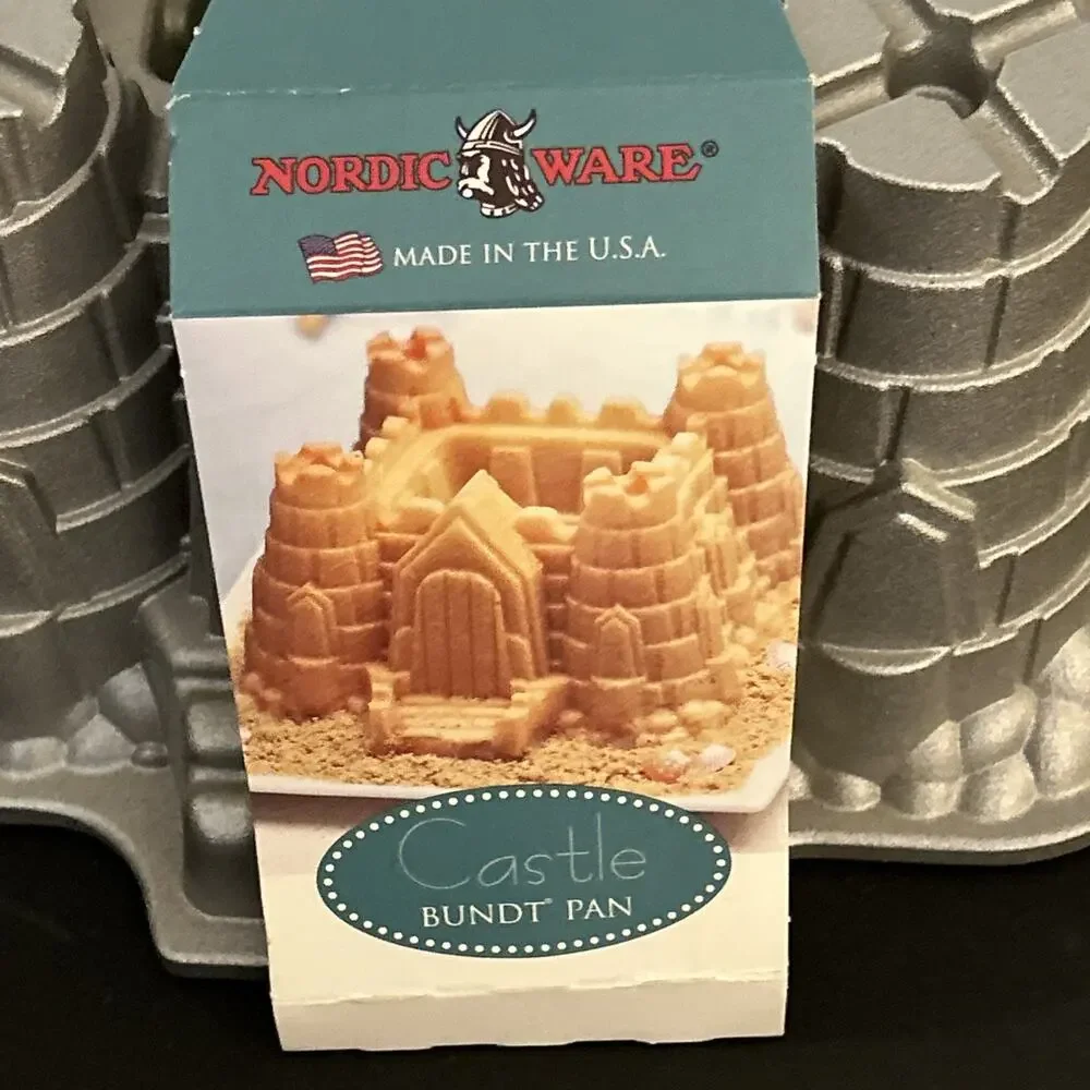 Nordic Ware Castle Bundt Cake Pan 10 Cup Heavy Duty Non-Stick Cast Aluminum New